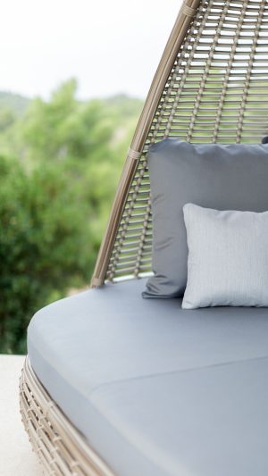 2973.02.02_Daybed-Shade_Seashell-Mushroom-15mm_Skyline_12.jpg