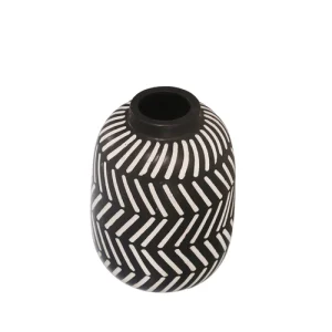 Black-and-white-vase-II.webp