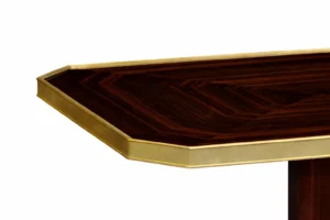 أنماط هندسية على الطاولة الجانبية